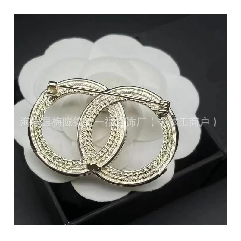 Double Pearl Rhinestone Brooch Vintage Versatile Trendy High Version Brooch Brooch Female
Double Pearl Rhinestone Brooch Vintage Versatile Trendy High Version Brooch Brooch Female