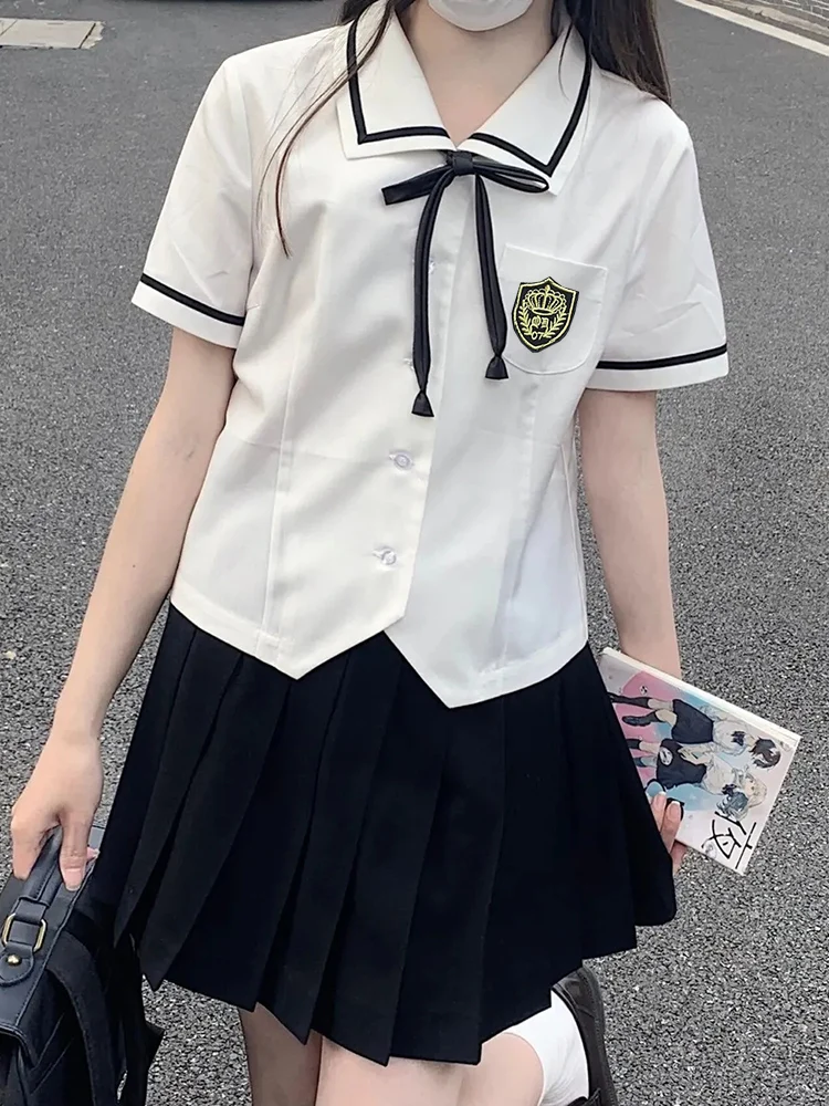 Белая женская футболка с коротким рукавом, летняя новинка, модный японский стиль, комплект в стиле JK, трендовый студенческий образ
Белая женская футболка с коротким рукавом, летняя новинка, модный японский стиль, комплект в стиле JK, трендовый студенческий образ