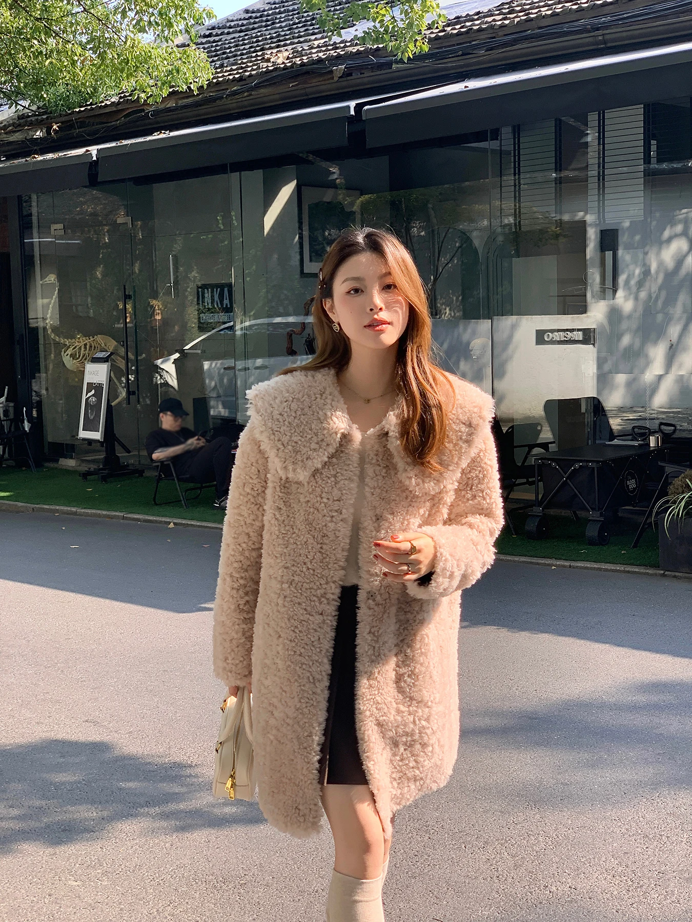 Зимнее женское пальто средней длины из австралийского меха с воротником-стойкой, цельное, из овечьей шерсти, кожаное, для повседневной носки, с длинными рукавами
Зимнее женское пальто средней длины из австралийского меха с воротником-стойкой, цельное, из овечьей шерсти, кожаное, для повседневной носки, с длинными рукавами