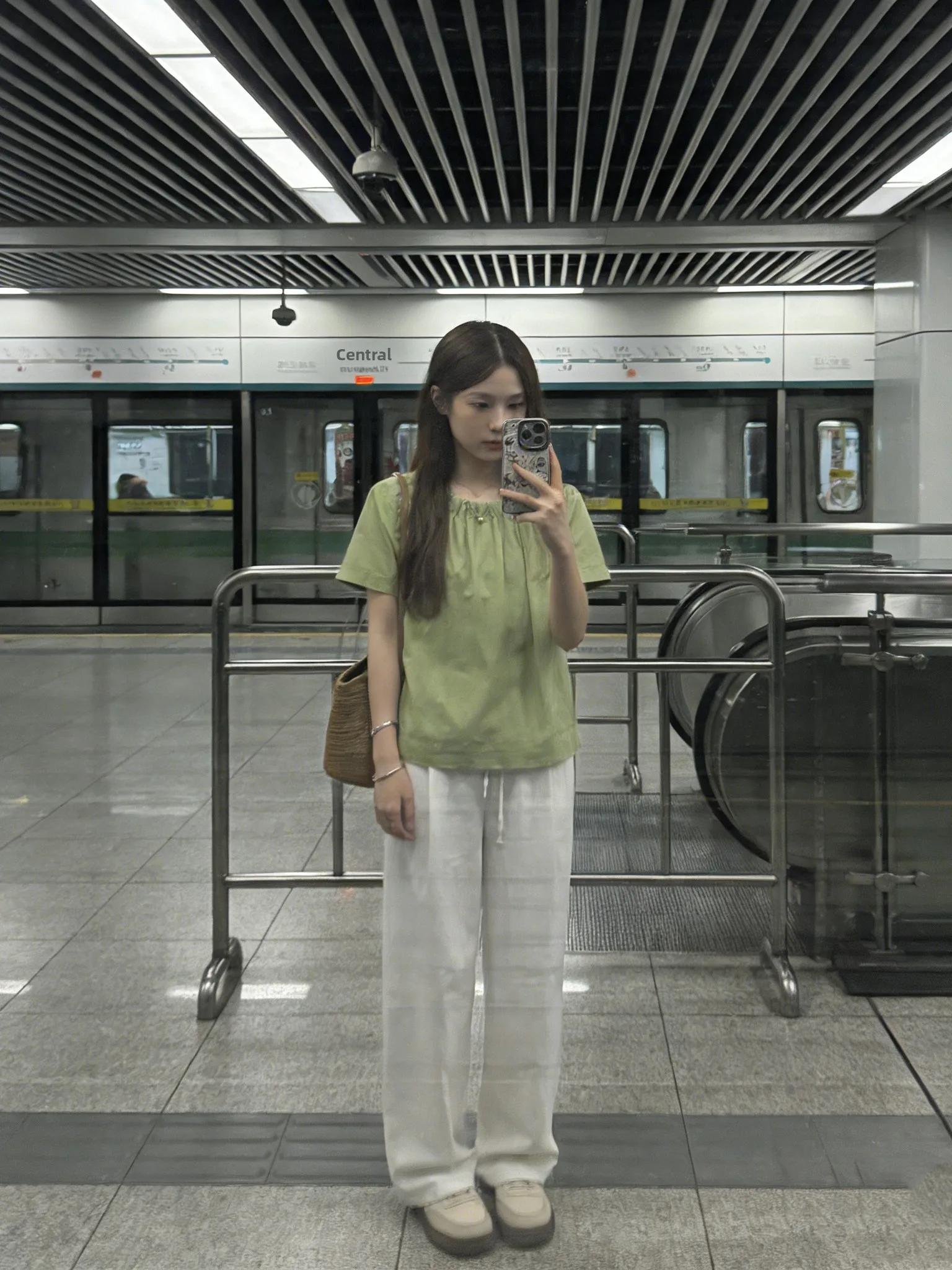 2026 New Style Avocado Green Short Sleeve Shirt Women's Summer High-End Beautiful Design Sense Top Loose Fit Commute Style
2026 New Style Avocado Green Short Sleeve Shirt Women's Summer High-End Beautiful Design Sense Top Loose Fit Commute Style