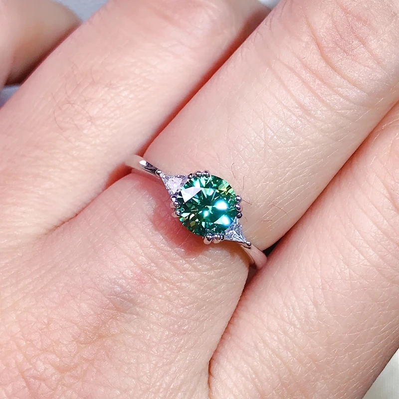Green moissanite Personality design New ring, 925 Sterling silver, beautiful color, sparkling, 1 carat Diamond D VVS1
Green moissanite Personality design New ring, 925 Sterling silver, beautiful color, sparkling, 1 carat Diamond D VVS1