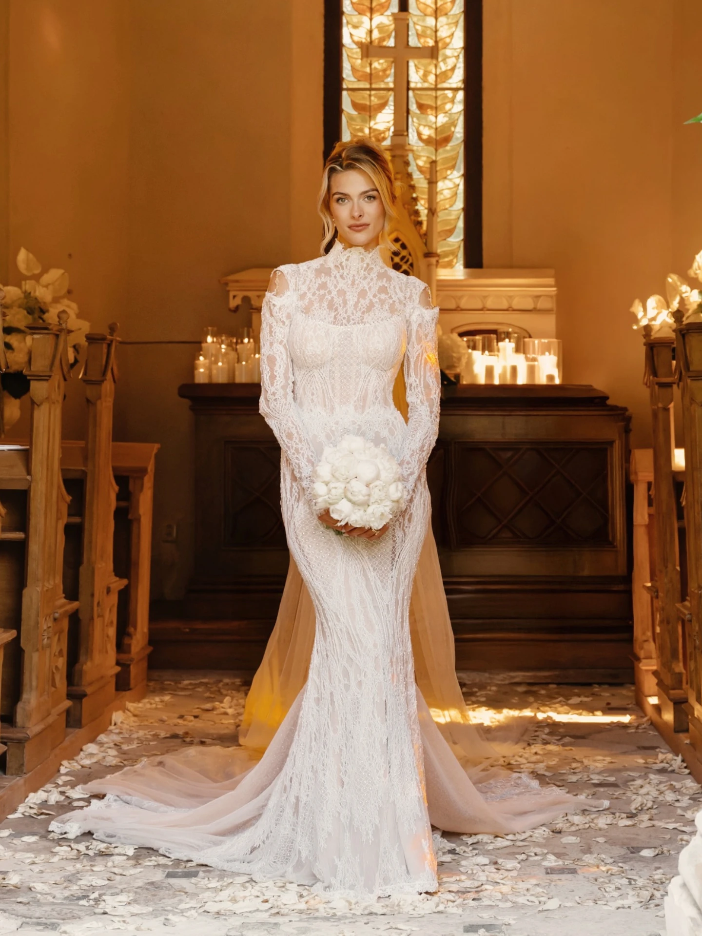 Customized Elegant Mermaid Wedding Dress High Neck Long Sleeve Lace Beaded Bridal Gown with Cut Out Shoulders Vestidos De Novia
Customized Elegant Mermaid Wedding Dress High Neck Long Sleeve Lace Beaded Bridal Gown with Cut Out Shoulders Vestidos De Novia