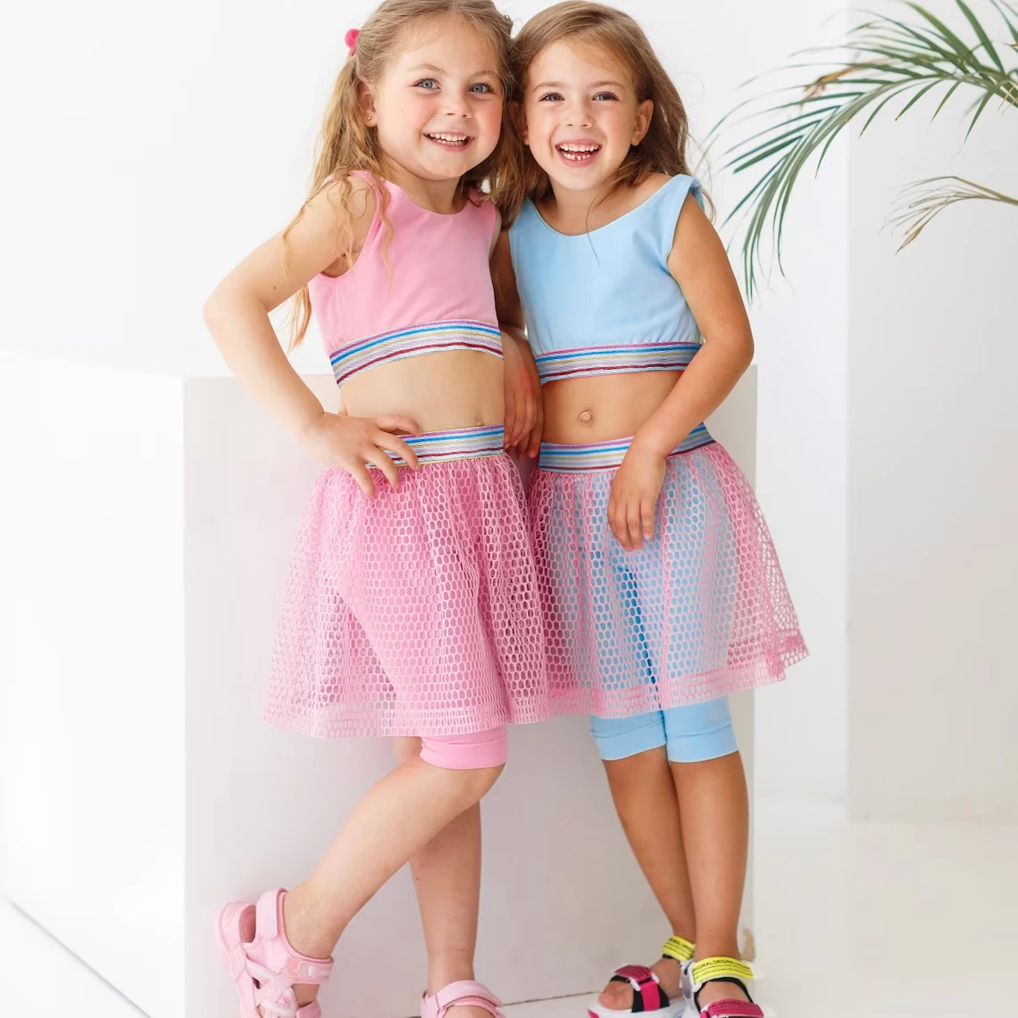 Toddler Kid Girls Solid Color Rainbow Stripe Hem Sleeveless Tank Top & Stitching Mesh Pants Sports Fashion Cute Outfits
Toddler Kid Girls Solid Color Rainbow Stripe Hem Sleeveless Tank Top & Stitching Mesh Pants Sports Fashion Cute Outfits