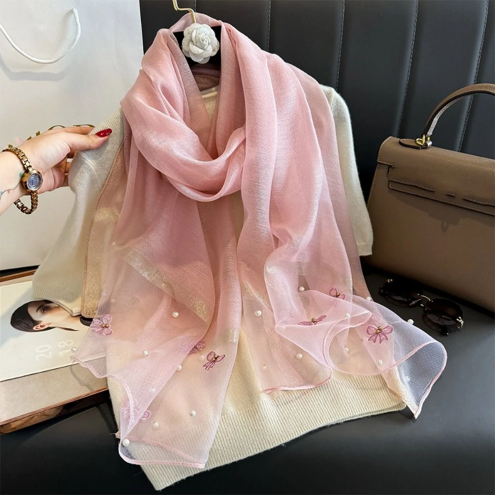 Модный корейский тонкий шелковый шарф, элегантный бант, женский хиджаб, шали с жемчугом, однотонный кружевной шарф, осенний шарф
Модный корейский тонкий шелковый шарф, элегантный бант, женский хиджаб, шали с жемчугом, однотонный кружевной шарф, осенний шарф