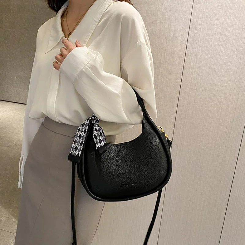 High-End Minimalist Clutch Bag Simple Vintage For Evening Show With Trendy Letter Logo Solid Color And Luxury Style
High-End Minimalist Clutch Bag Simple Vintage For Evening Show With Trendy Letter Logo Solid Color And Luxury Style