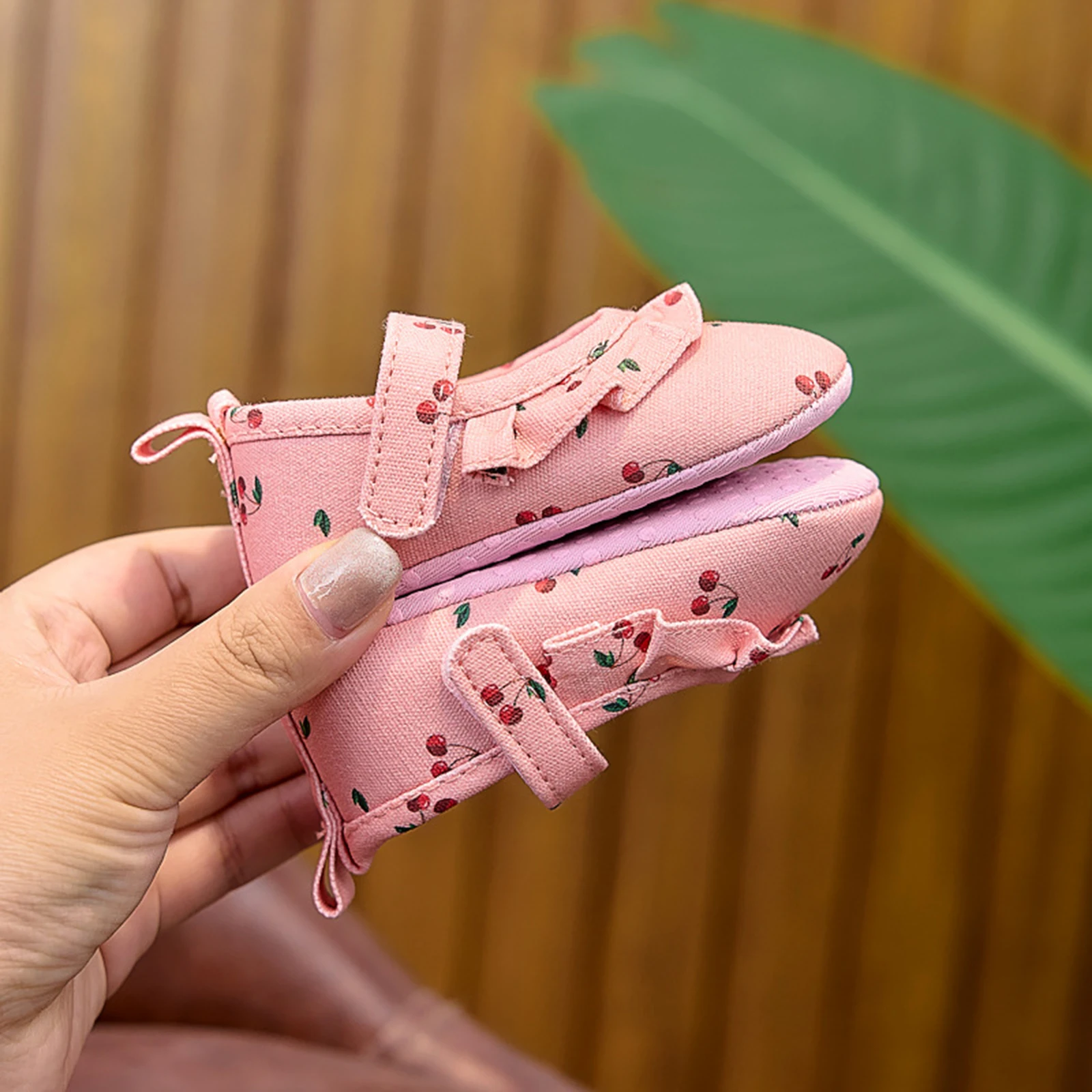 Туфли принцессы для маленьких девочек с фруктовым принтом, мягкая нескользящая подошва, обувь для первых ходунков, обувь для малышей
Туфли принцессы для маленьких девочек с фруктовым принтом, мягкая нескользящая подошва, обувь для первых ходунков, обувь для малышей