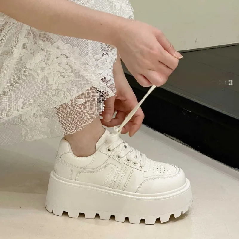 6CM Women Shoes Fashion Genuine Leather Chunky Sneakers for Woman Exquisite Round Head Casual Shoes Designer Shoes Zapatos Mujer
6CM Women Shoes Fashion Genuine Leather Chunky Sneakers for Woman Exquisite Round Head Casual Shoes Designer Shoes Zapatos Mujer