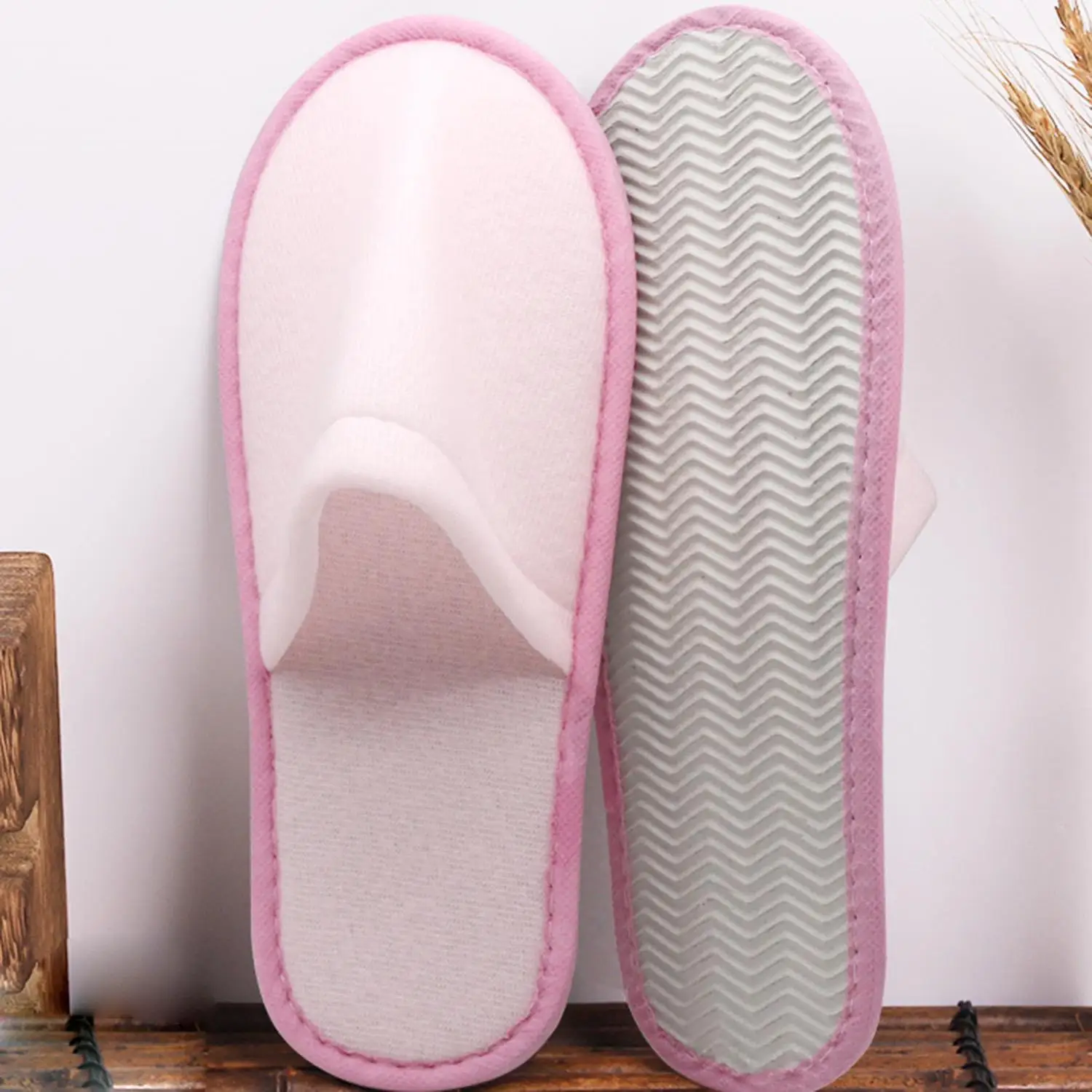 1 пара одноразовых тапочек, шлепанцы, портативные, нескользящие, удобные, для гостей, спа-отеля, путешествий
1 пара одноразовых тапочек, шлепанцы, портативные, нескользящие, удобные, для гостей, спа-отеля, путешествий