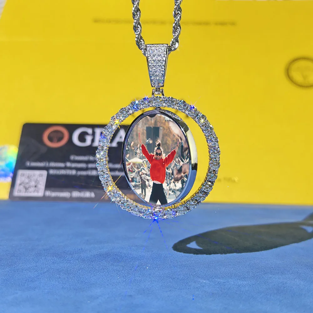 Custom VVS Moissanite Rotatable Photo Picture Memory Pendant Necklace Iced Out Diamond Circle Pendant Men Women Charm
Custom VVS Moissanite Rotatable Photo Picture Memory Pendant Necklace Iced Out Diamond Circle Pendant Men Women Charm