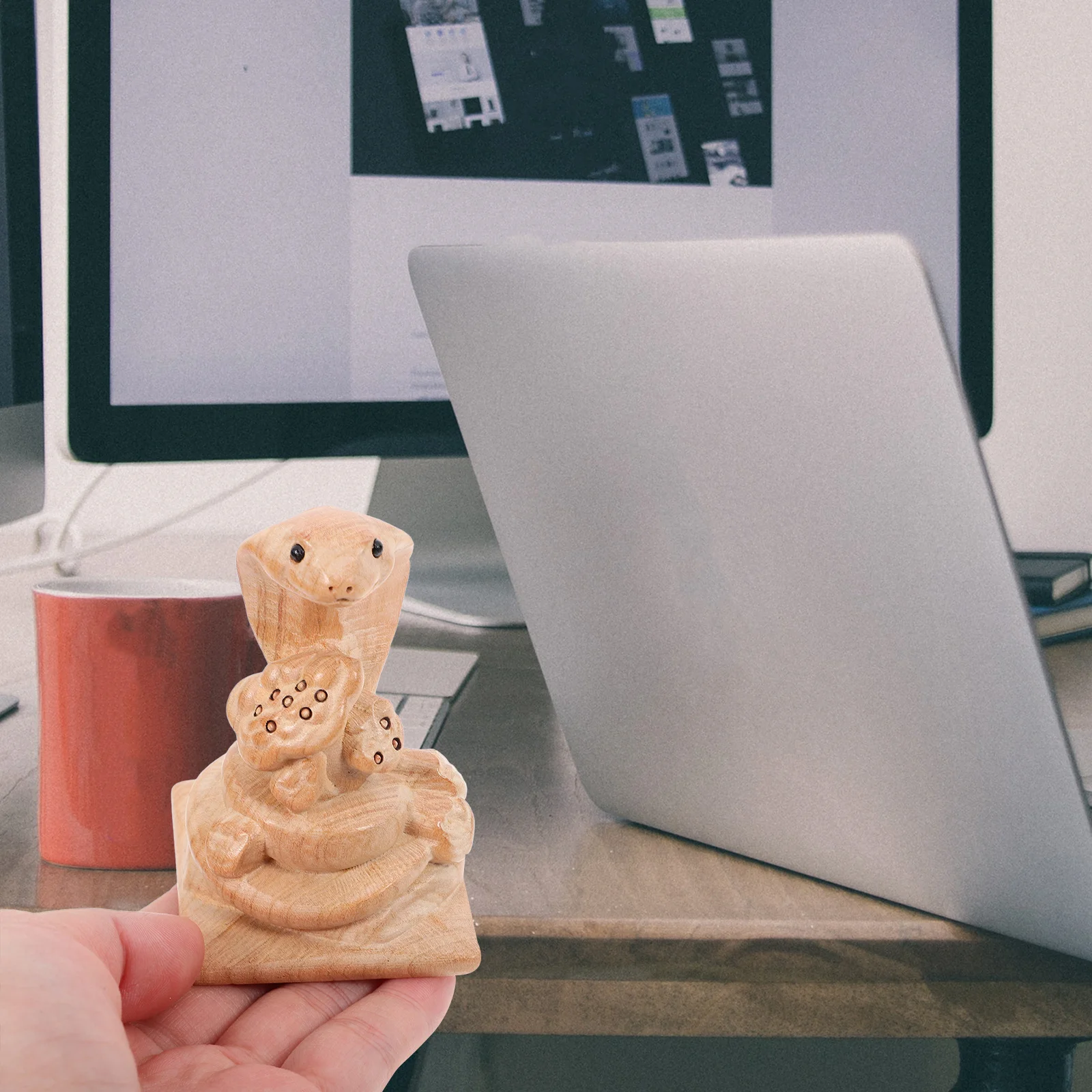 Wood Carving Snake Ornament Cartoon Style Desktop Decor Wood Snake Statue Perfect for Table Office Decoration 
Wood Carving Snake Ornament Cartoon Style Desktop Decor Wood Snake Statue Perfect for Table Office Decoration