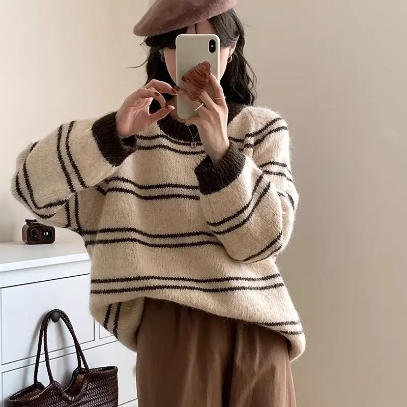 Autumn and Winter New Women's Sweater Pullover Loose Striped Patchwork Knit Top
Autumn and Winter New Women's Sweater Pullover Loose Striped Patchwork Knit Top