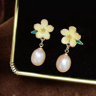 Small Flower Freshwater Pearl Stud Earrings - Rice Bead Fresh Versatile Elegant Trendy Earrings for Women
Small Flower Freshwater Pearl Stud Earrings - Rice Bead Fresh Versatile Elegant Trendy Earrings for Women
