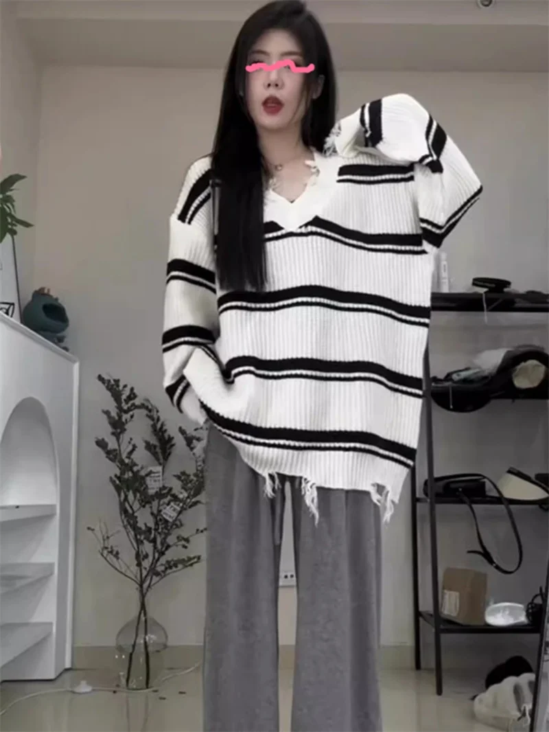 Popular Lazy Style Chic Tassel Knit Sweater top for Women 2024 Autumn Winter New Loose Striped V-neck Pullover Sweater for Women
Popular Lazy Style Chic Tassel Knit Sweater top for Women 2024 Autumn Winter New Loose Striped V-neck Pullover Sweater for Women