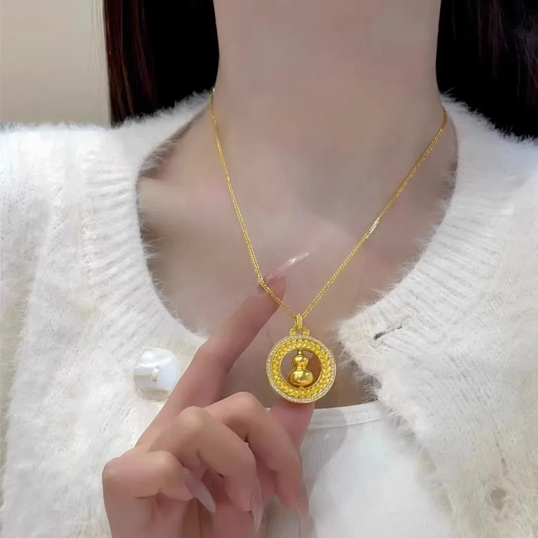 Women's Rotating Wheat & Gourd Pendant, 24K Gold, AU999 | "Stability" engraving with vine motifs, subtle professional charm.
Women's Rotating Wheat & Gourd Pendant, 24K Gold, AU999 | "Stability" engraving with vine motifs, subtle professional charm.