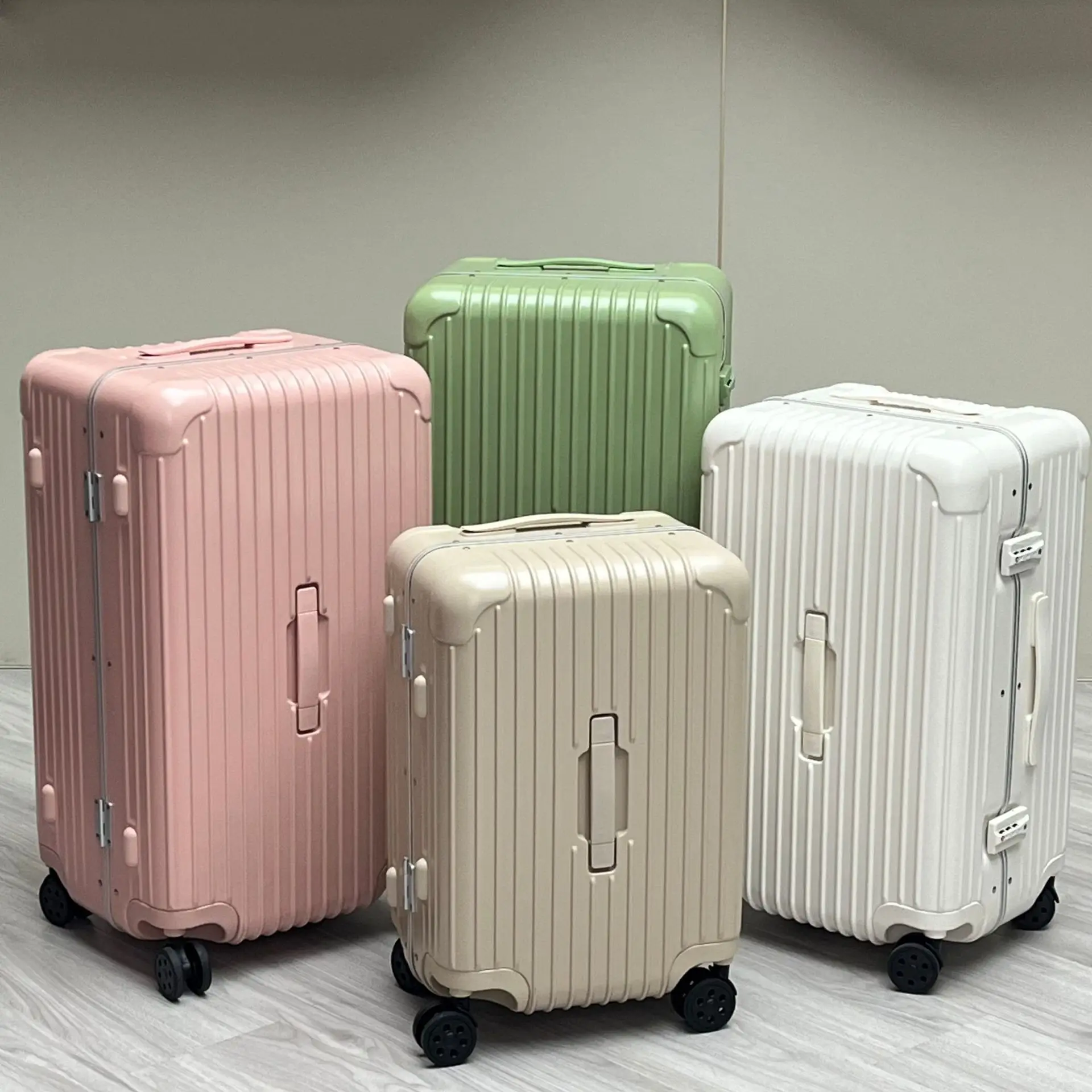 Large capacity travel suitcase with a 28 inch aluminum frame luggage narrow frame, and 26 inch thick pull rod suitcase
Large capacity travel suitcase with a 28 inch aluminum frame luggage narrow frame, and 26 inch thick pull rod suitcase