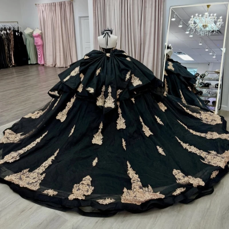 Black Shiny Ball Gown Quinceanera Dresses Gold Applique Lace Beading Crystal Bow Tull Corset Off The Shoulder Sweet 16 Dress
Black Shiny Ball Gown Quinceanera Dresses Gold Applique Lace Beading Crystal Bow Tull Corset Off The Shoulder Sweet 16 Dress