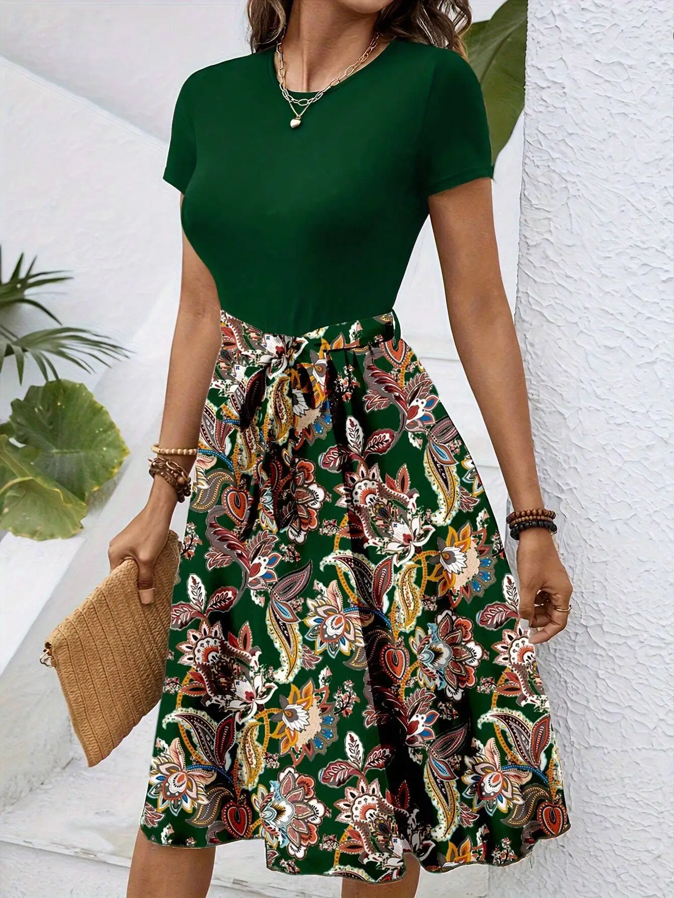 Women's Green Floral Print A-Line Skirt with Belted Waist, Casual Spring Summer Wear
Women's Green Floral Print A-Line Skirt with Belted Waist, Casual Spring Summer Wear