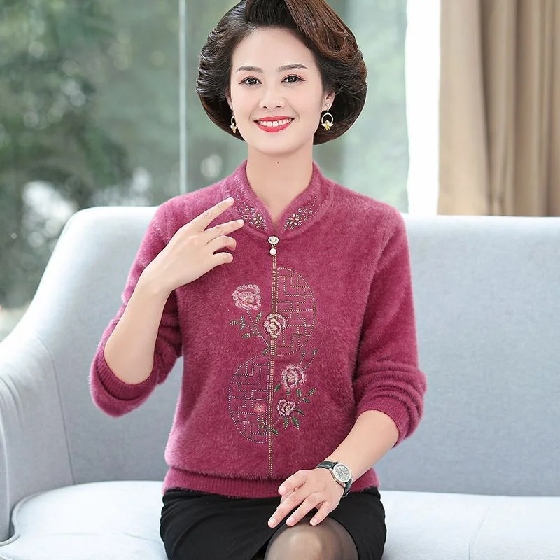 Middle Aged Women's Imitation Mink Velvet Sweater Pullover New Fashion embroidered Long Sleeved Warm Knitted Sweater Female Tops
Middle Aged Women's Imitation Mink Velvet Sweater Pullover New Fashion embroidered Long Sleeved Warm Knitted Sweater Female Tops