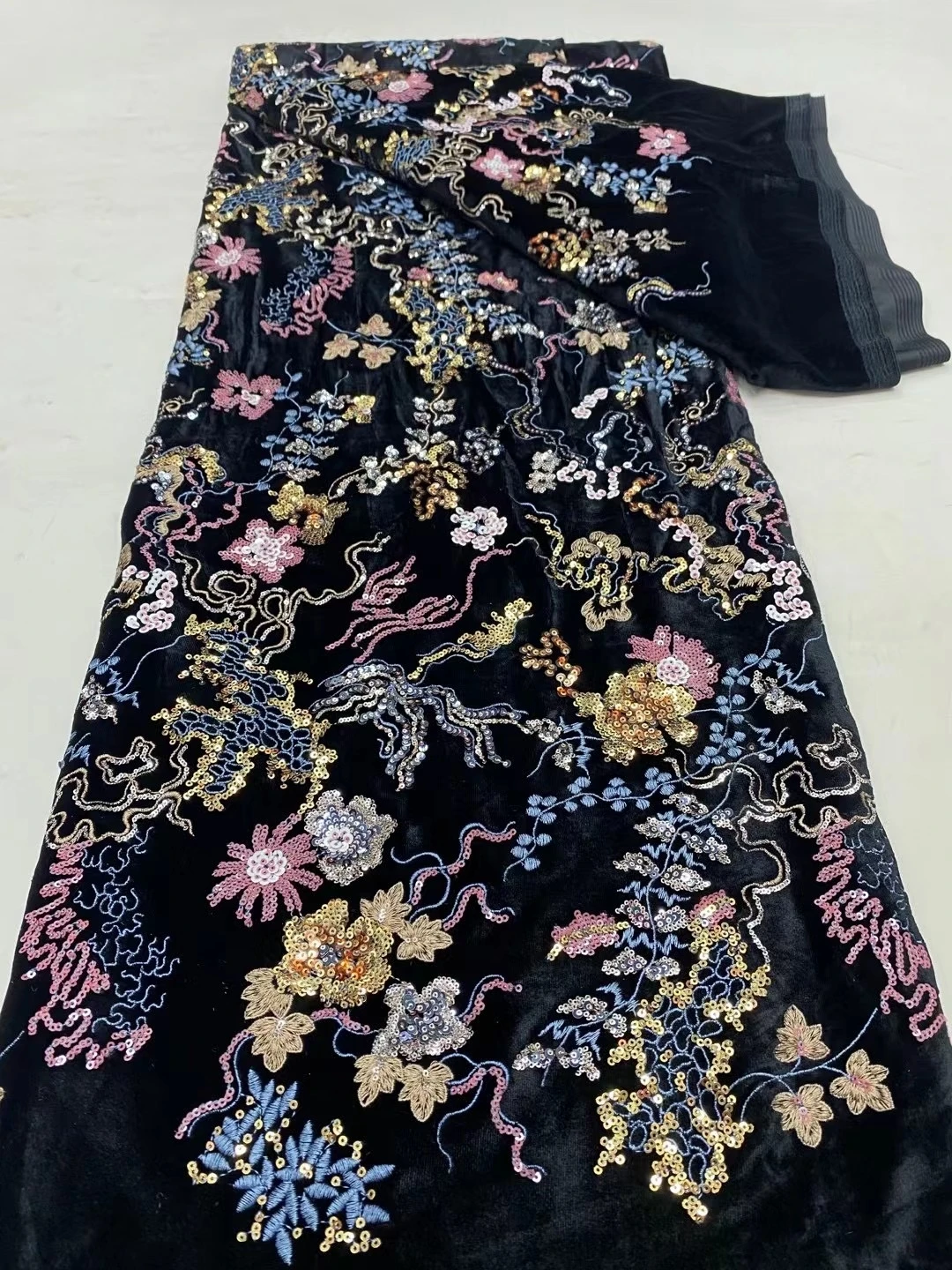 2024High quality african lace fabric 5 yards Nigerian velvet fabric with beads for sewing african wedding occasional wear DP0265
2024High quality african lace fabric 5 yards Nigerian velvet fabric with beads for sewing african wedding occasional wear DP0265