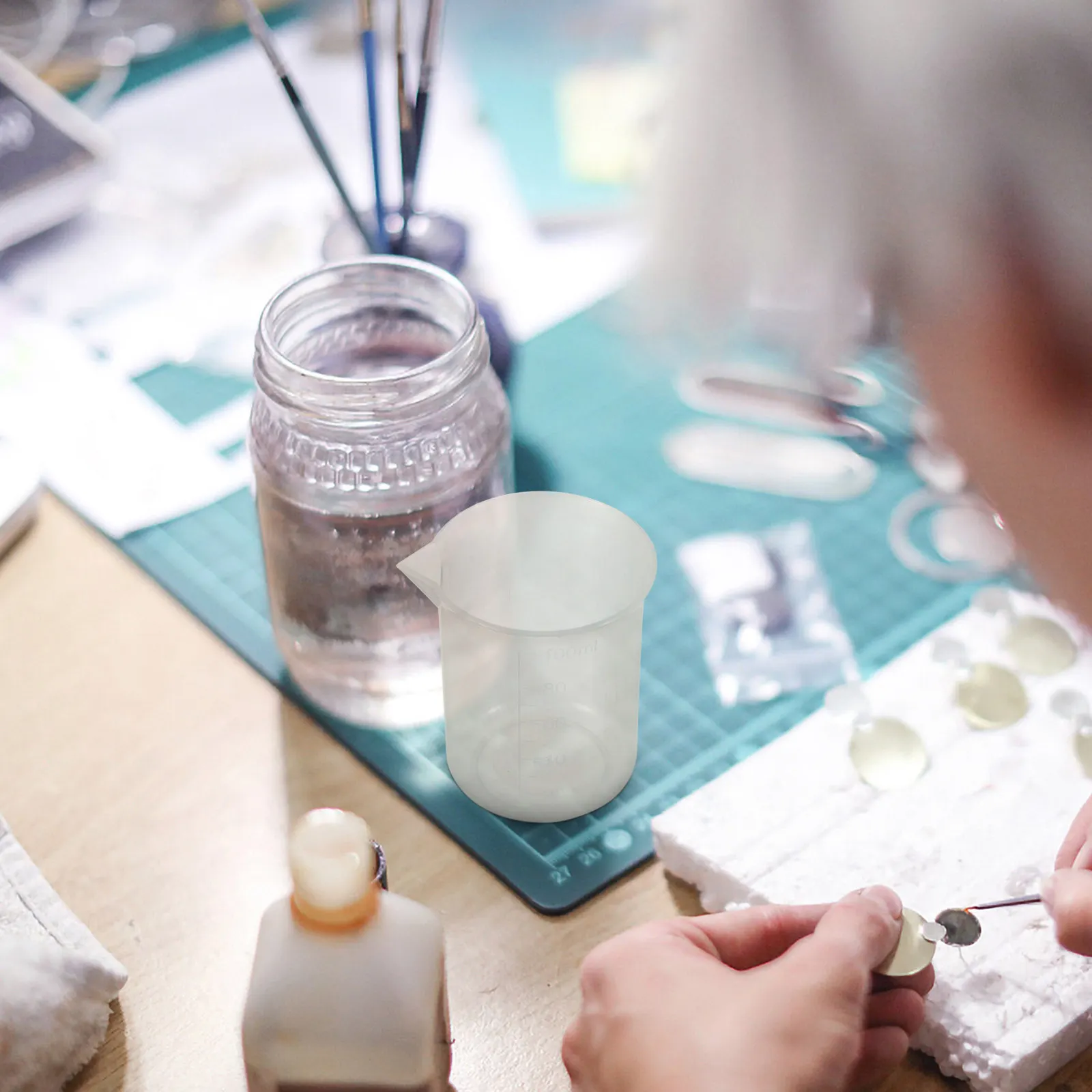 1Set Resin Mixing Cups Kit Compact Epoxy Measuring Cups with Easy-Pour Spout Reusable Wooden Stirrers for Jewelry Craft Resin
1Set Resin Mixing Cups Kit Compact Epoxy Measuring Cups with Easy-Pour Spout Reusable Wooden Stirrers for Jewelry Craft Resin