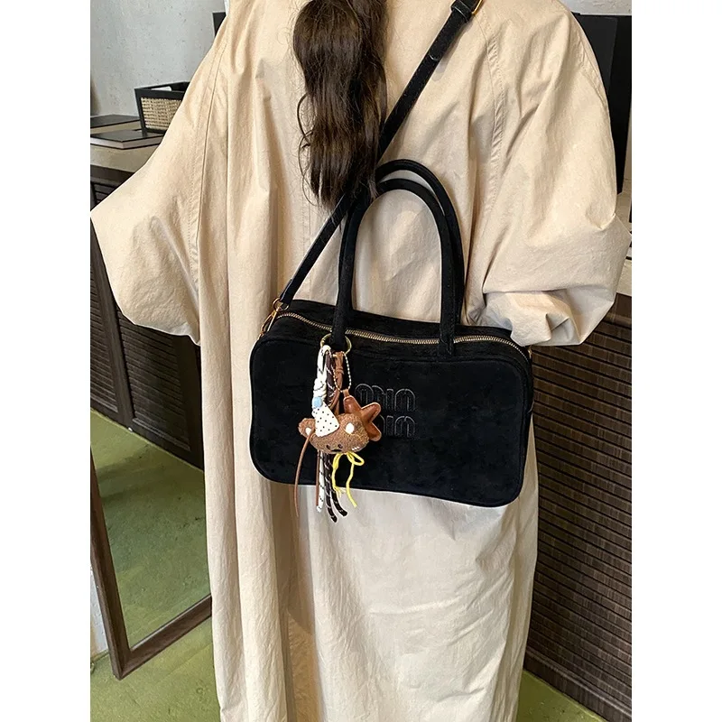 Элегантная повседневная сумка через плечо, новинка 2023 года для женщин, роскошная сумка через плечо из мягкой кожи, модная сумка-подушка на все случаи жизни
Элегантная повседневная сумка через плечо, новинка 2023 года для женщин, роскошная сумка через плечо из мягкой кожи, модная сумка-подушка на все случаи жизни