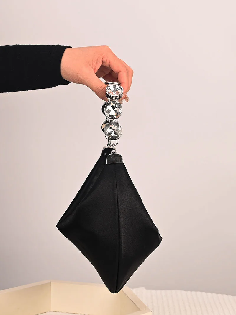 Glitter Shiny Diamond Handle Evening Bag Luxury Satin Square Bag Wedding Party Clutch Purse Shoulder Bag Fashion Women's Handbag
Glitter Shiny Diamond Handle Evening Bag Luxury Satin Square Bag Wedding Party Clutch Purse Shoulder Bag Fashion Women's Handbag