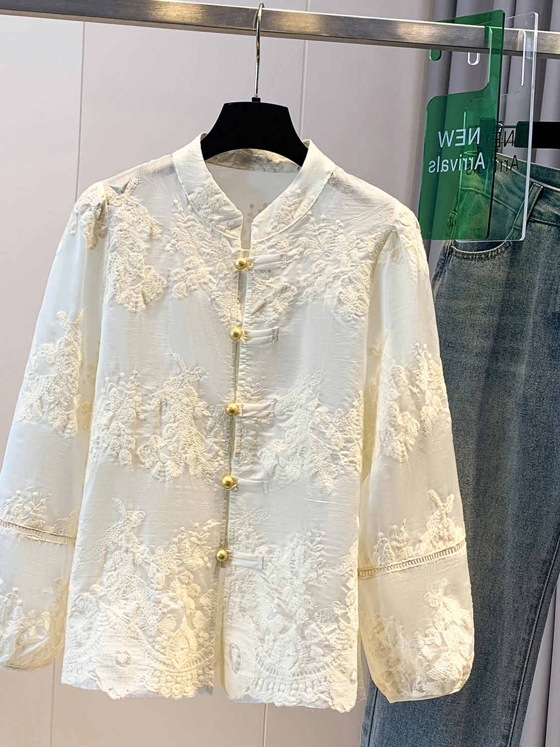 New Chinese Sle Embroidered Lace irt Hollow out Long Sve Stand Collar Single Button
New Chinese Sle Embroidered Lace irt Hollow out Long Sve Stand Collar Single Button
