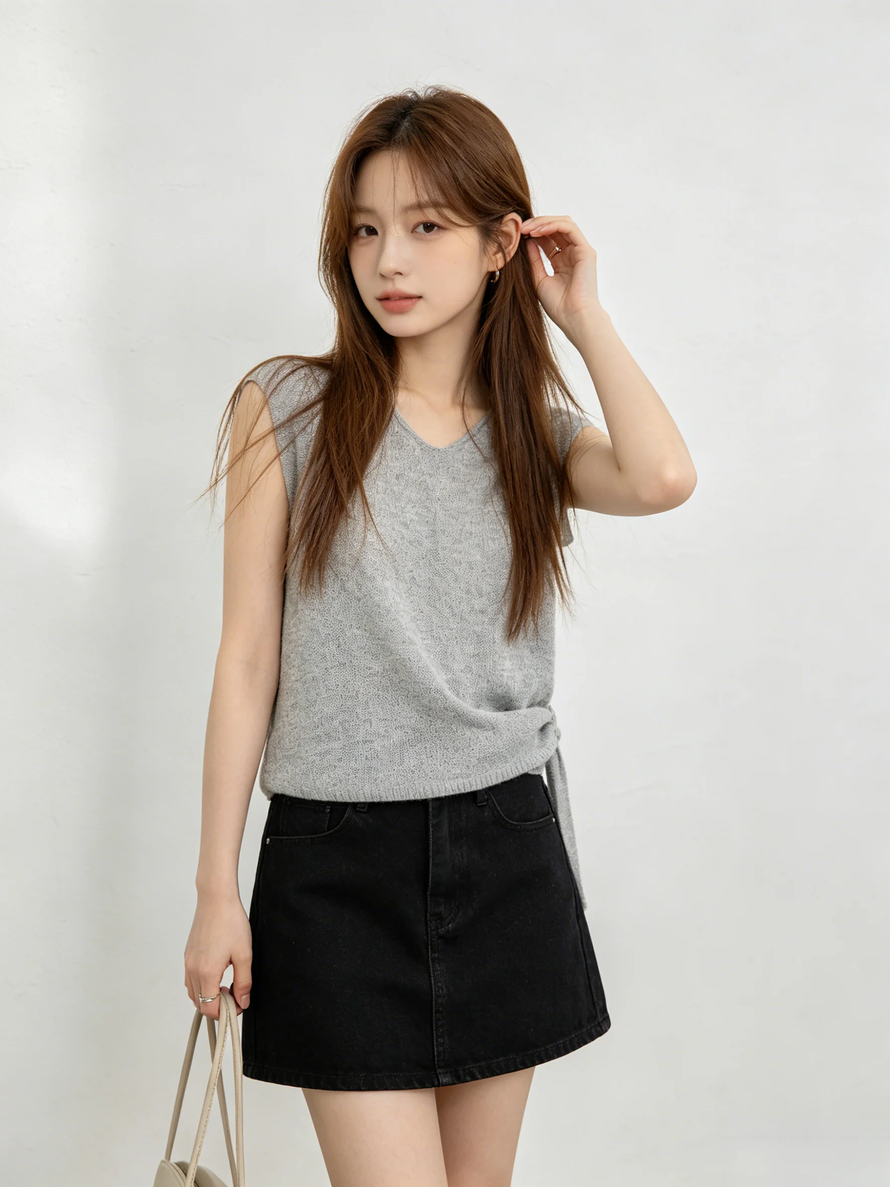 Skin-friendly Breathable Korean Style V-neck Knitted Vest Top Waist-cinching Pure Color Summer Design Sensation Women's Fashion
Skin-friendly Breathable Korean Style V-neck Knitted Vest Top Waist-cinching Pure Color Summer Design Sensation Women's Fashion