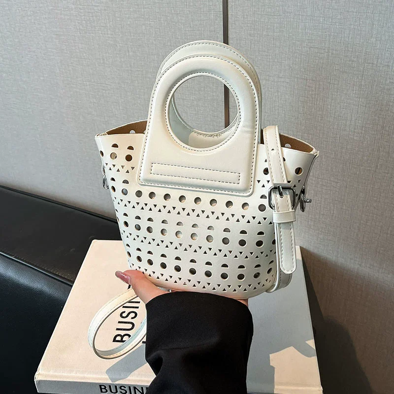 Luxury Hollow Bucket Bag For Women 2025 Summer New High-end Texture Niche Design Vegetable Basket Bag Shoulder Crossbody Bag
Luxury Hollow Bucket Bag For Women 2025 Summer New High-end Texture Niche Design Vegetable Basket Bag Shoulder Crossbody Bag