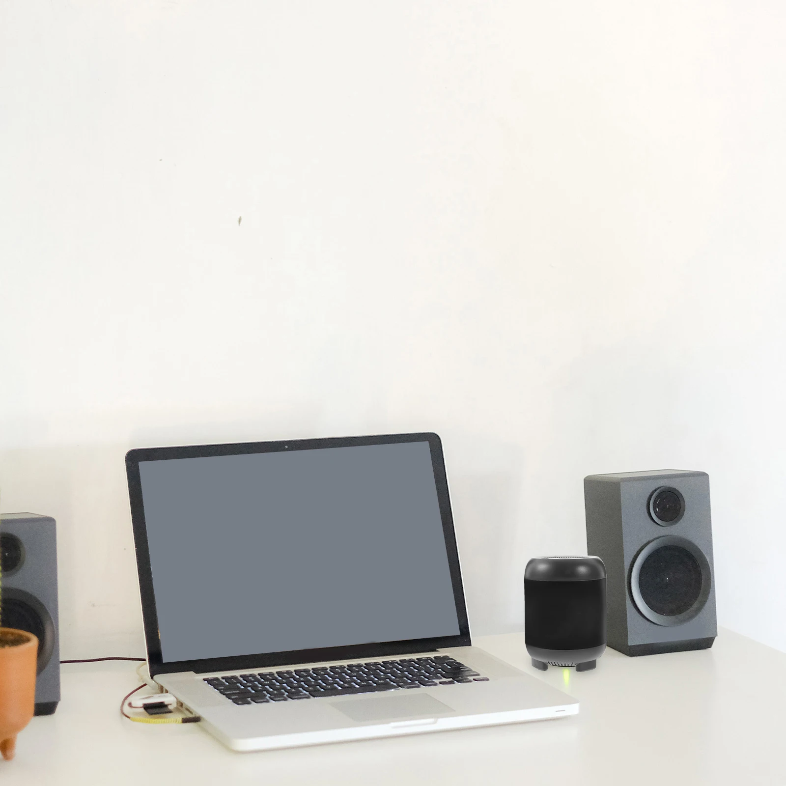 Wireless Speaker Sound Box 1200mAh Voice Control Theatre Bass Portable Speaker System
Wireless Speaker Sound Box 1200mAh Voice Control Theatre Bass Portable Speaker System