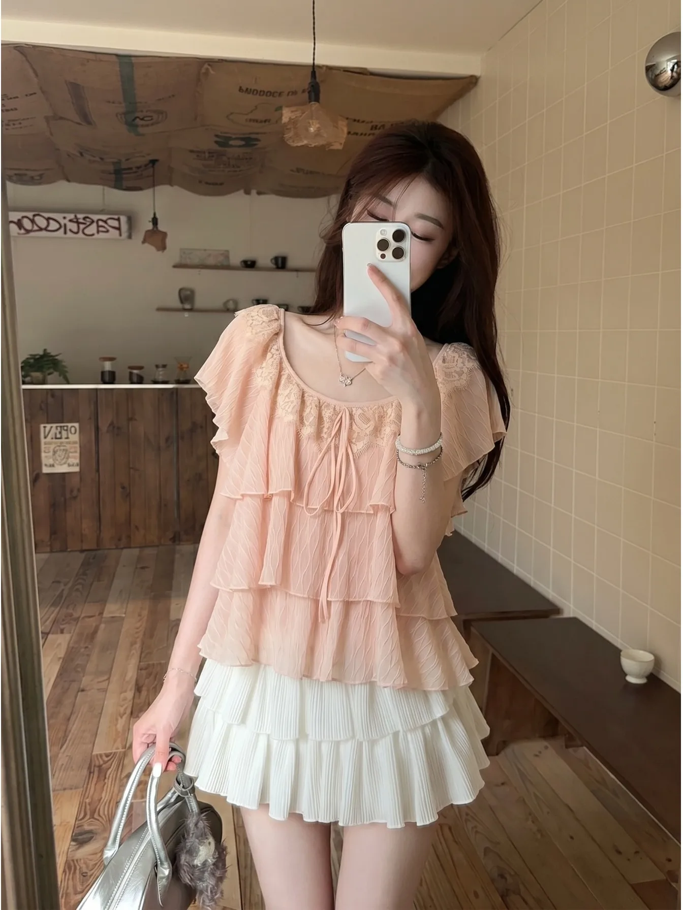 plus Size Women's Sweet Pink Bubble Sleeve Shirt Summer New Loose Slimming Design Lotus Leaf Top Korean Style Commute
plus Size Women's Sweet Pink Bubble Sleeve Shirt Summer New Loose Slimming Design Lotus Leaf Top Korean Style Commute