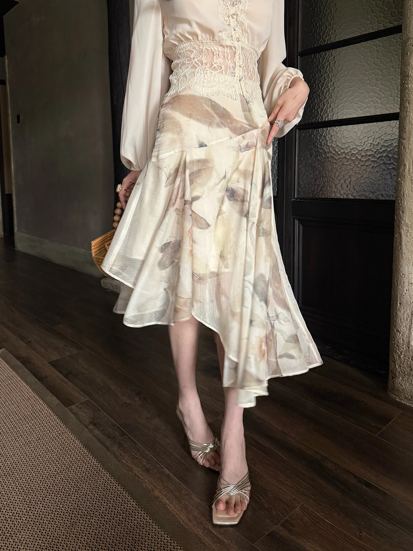 High Waist Floral Print Chiffon Midi Skirt A-Line Half-length Spring Summer New Style Asymmetrical Skirts for Women
High Waist Floral Print Chiffon Midi Skirt A-Line Half-length Spring Summer New Style Asymmetrical Skirts for Women