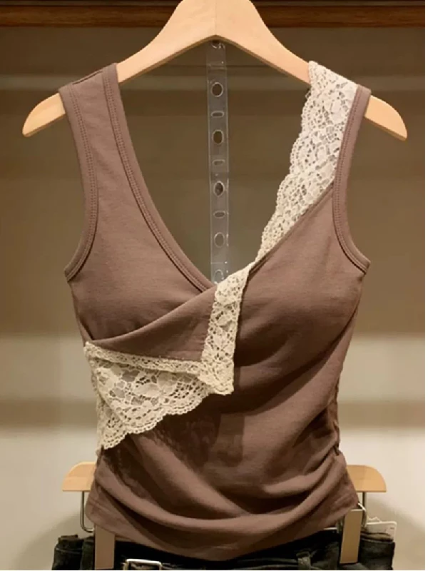 plus Size Women's Lace Trim Vest Summer Slimming Strap Design Breathable Comfortable Polyester V-neck Sleeveless Inner Wear
plus Size Women's Lace Trim Vest Summer Slimming Strap Design Breathable Comfortable Polyester V-neck Sleeveless Inner Wear