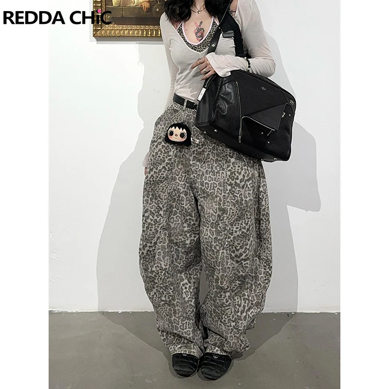 ReddaChic Y2k Print Leopard Baggy Jeans 90s Retro Skater Barrel Low Waist Oversized Wide Pants Women Trousers Hip Hop Streetwear
ReddaChic Y2k Print Leopard Baggy Jeans 90s Retro Skater Barrel Low Waist Oversized Wide Pants Women Trousers Hip Hop Streetwear