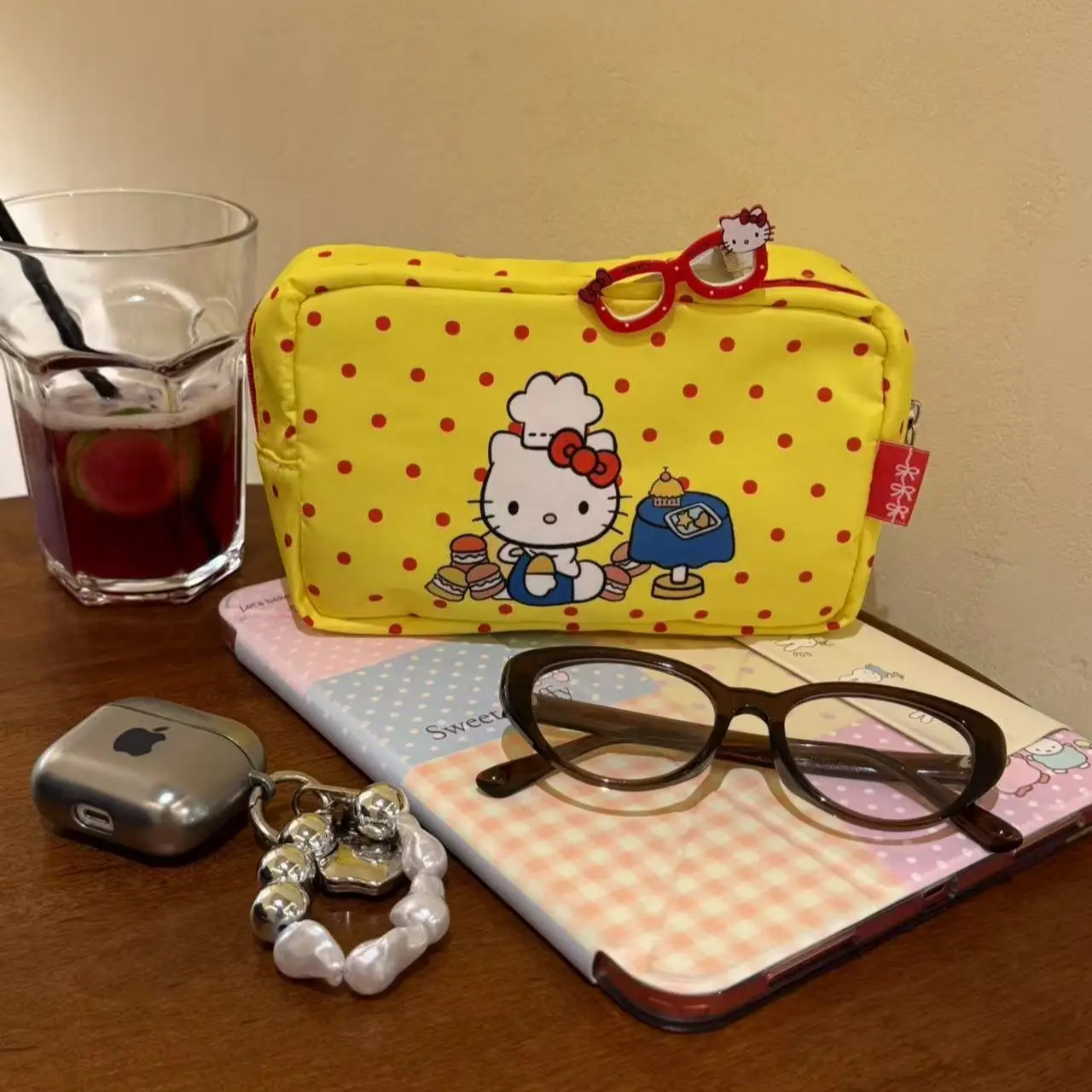 Kawaii Sanrio New Storage Bag Hello Kitty Handbag Canvas Cute Cartoon Portable Large Capacity Makeup Bag for Women Gifts Toys
Kawaii Sanrio New Storage Bag Hello Kitty Handbag Canvas Cute Cartoon Portable Large Capacity Makeup Bag for Women Gifts Toys