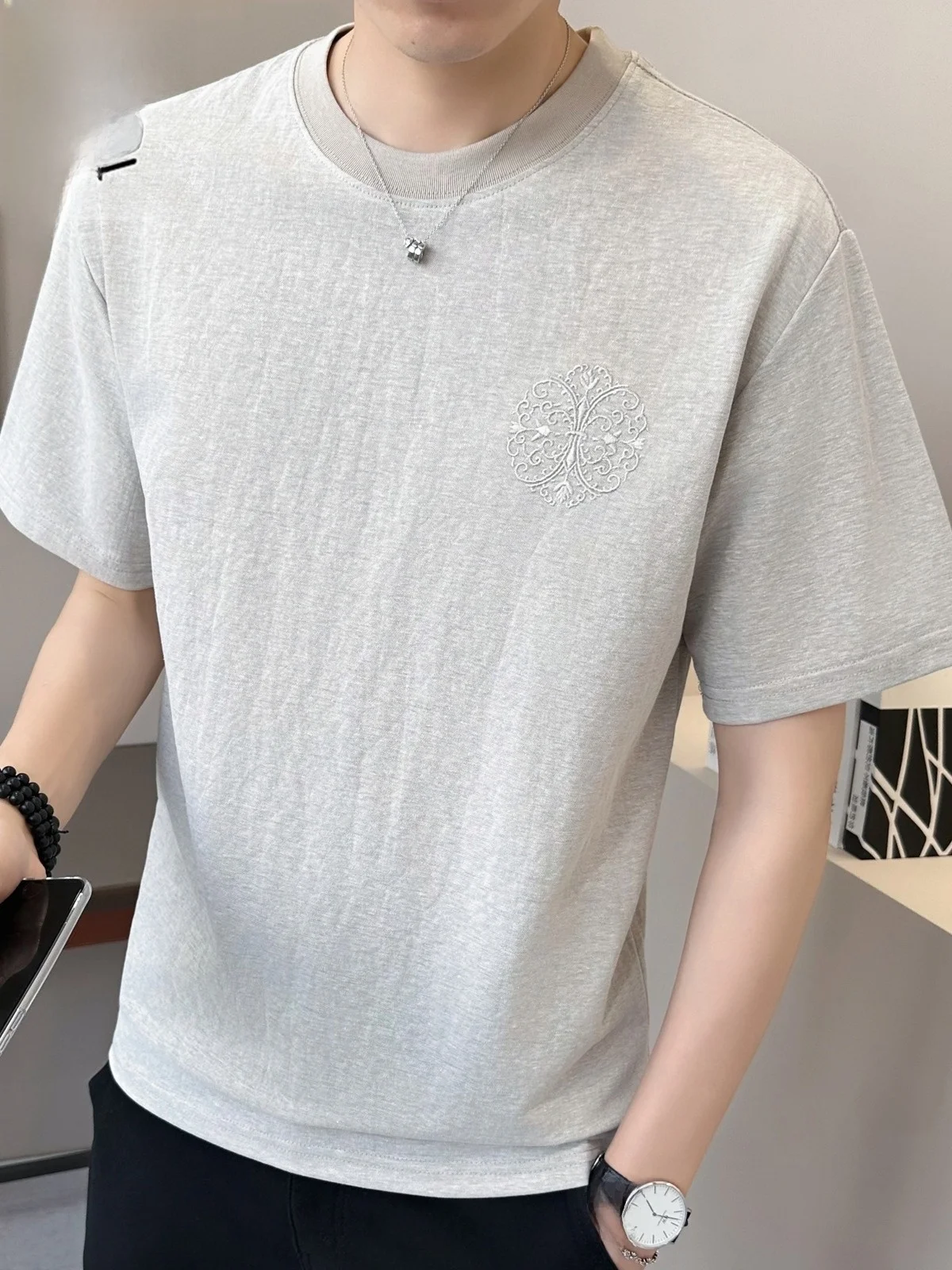 Мужская футболка с коротким рукавом из хлопка и льна, свободного кроя, летняя, модная, из льна и шелка, с круглым вырезом, для молодежи
Мужская футболка с коротким рукавом из хлопка и льна, свободного кроя, летняя, модная, из льна и шелка, с круглым вырезом, для молодежи