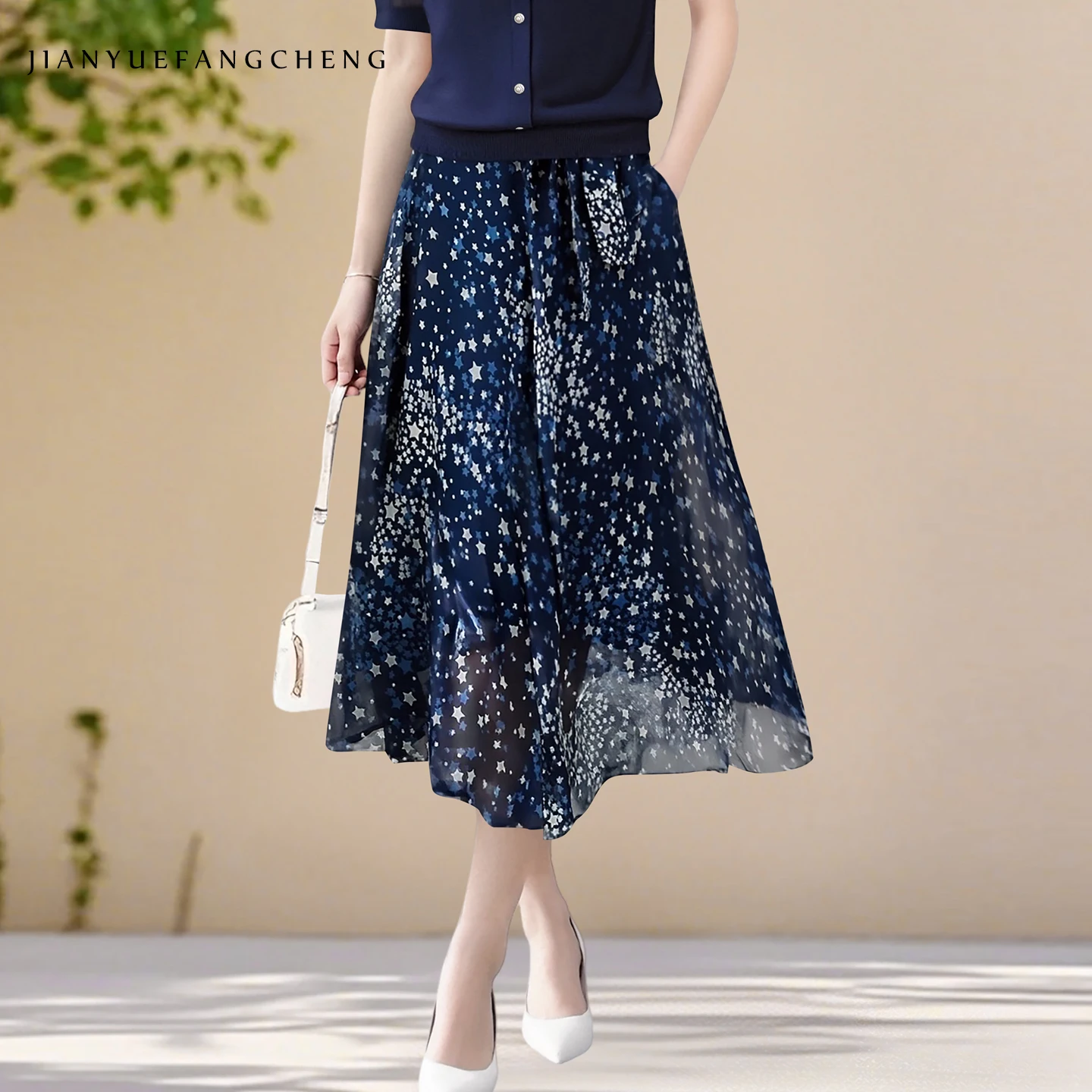 2025 Summer High Waist A-line Blue Printed Chiffon Skirt Elegant Lightweight Female Casual Beach Long Skirts 
2025 Summer High Waist A-line Blue Printed Chiffon Skirt Elegant Lightweight Female Casual Beach Long Skirts