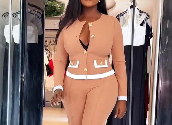 Two Piece Set Women Outfit New Contrast Paneled Single Breasted Flap Detail Commuting Crop Top & High Waist Casual Pants Set
Two Piece Set Women Outfit New Contrast Paneled Single Breasted Flap Detail Commuting Crop Top & High Waist Casual Pants Set