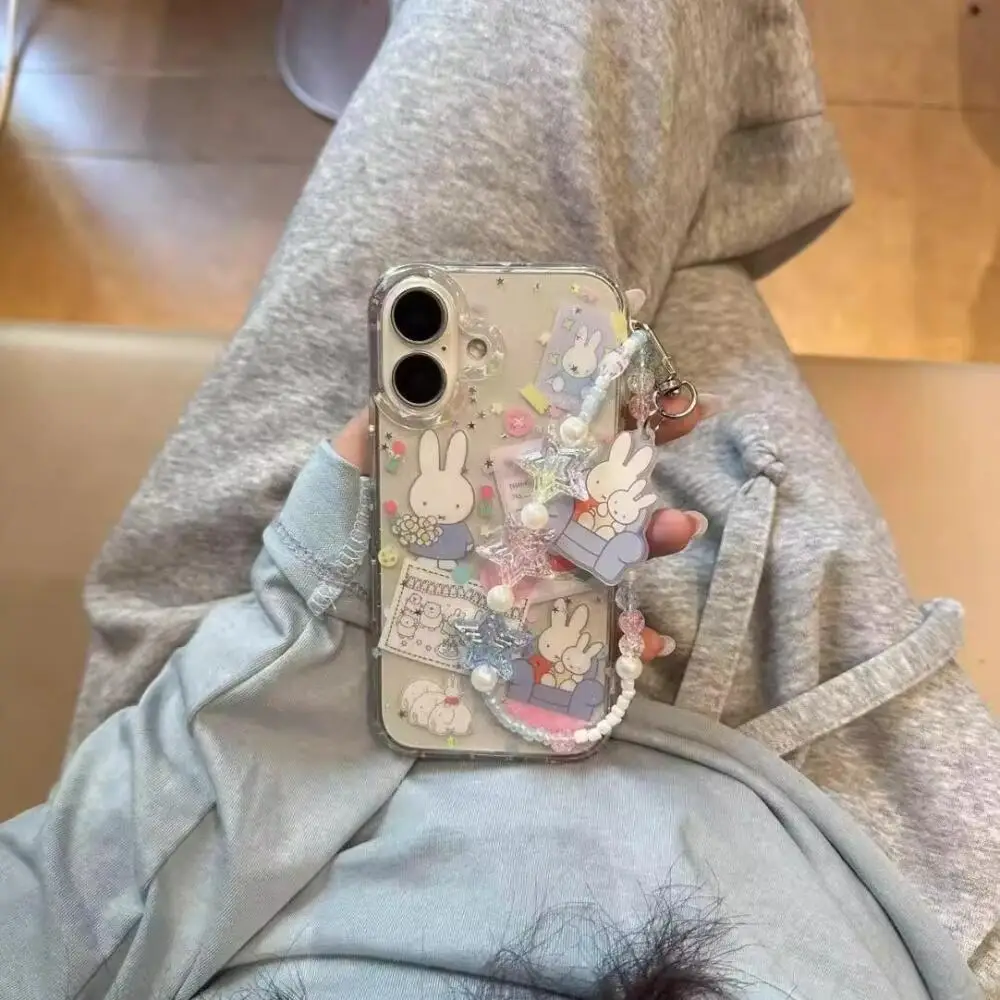 Милый и подходит Miffy Rabbit для Iphone 16 15 14 13 12 Pro Max Series, чехлы для телефонов с защитой от падения и креативный ручной ремешок
Милый и подходит Miffy Rabbit для Iphone 16 15 14 13 12 Pro Max Series, чехлы для телефонов с защитой от падения и креативный ручной ремешок