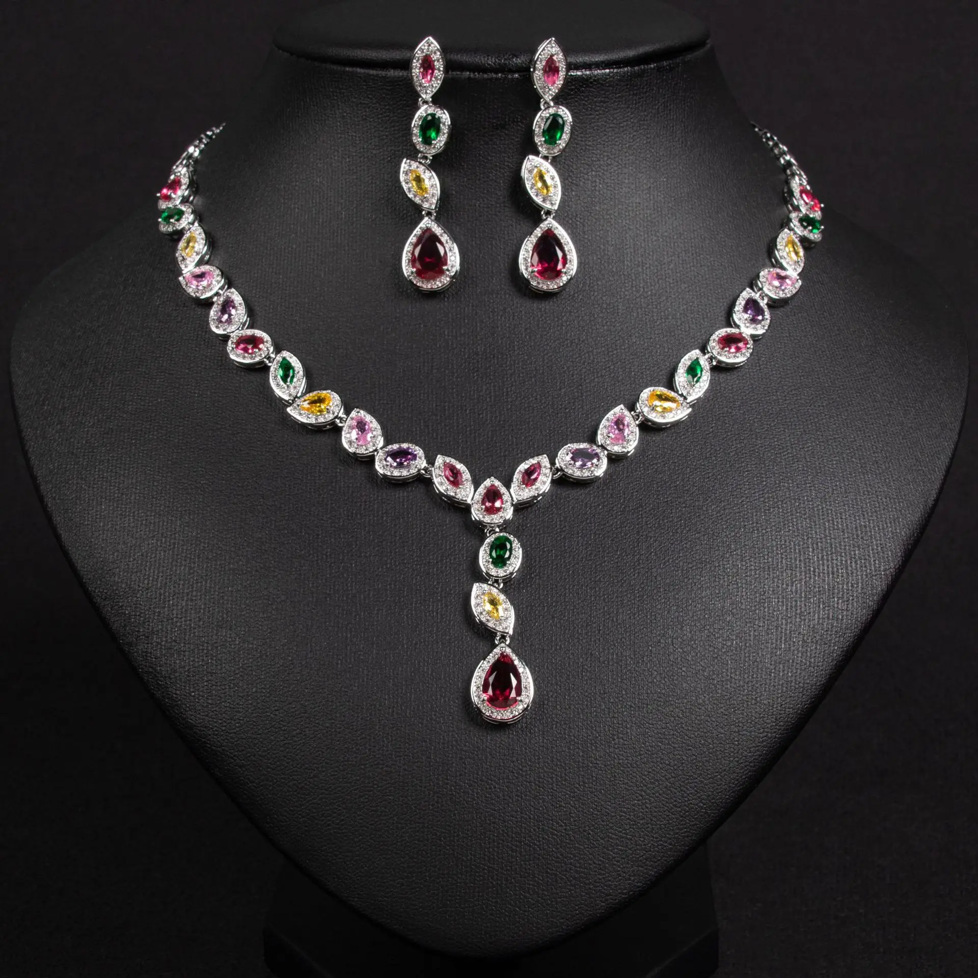 3pcs Luxury Jewelry Sets For Women Dubai Saudi Indian Bridal Necklace And Earring Sets For Wedding Bride Prom Pendant Necklace
3pcs Luxury Jewelry Sets For Women Dubai Saudi Indian Bridal Necklace And Earring Sets For Wedding Bride Prom Pendant Necklace