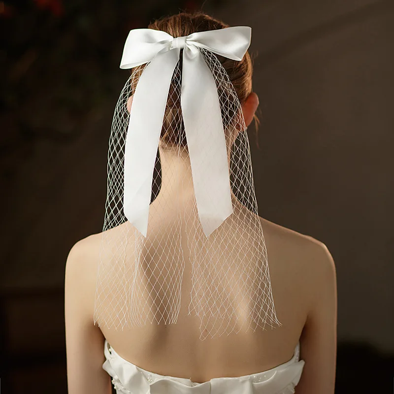 V734 French-Style Large Net Bridal Veil, White Short Bow Headpiece Wholesale
V734 French-Style Large Net Bridal Veil, White Short Bow Headpiece Wholesale