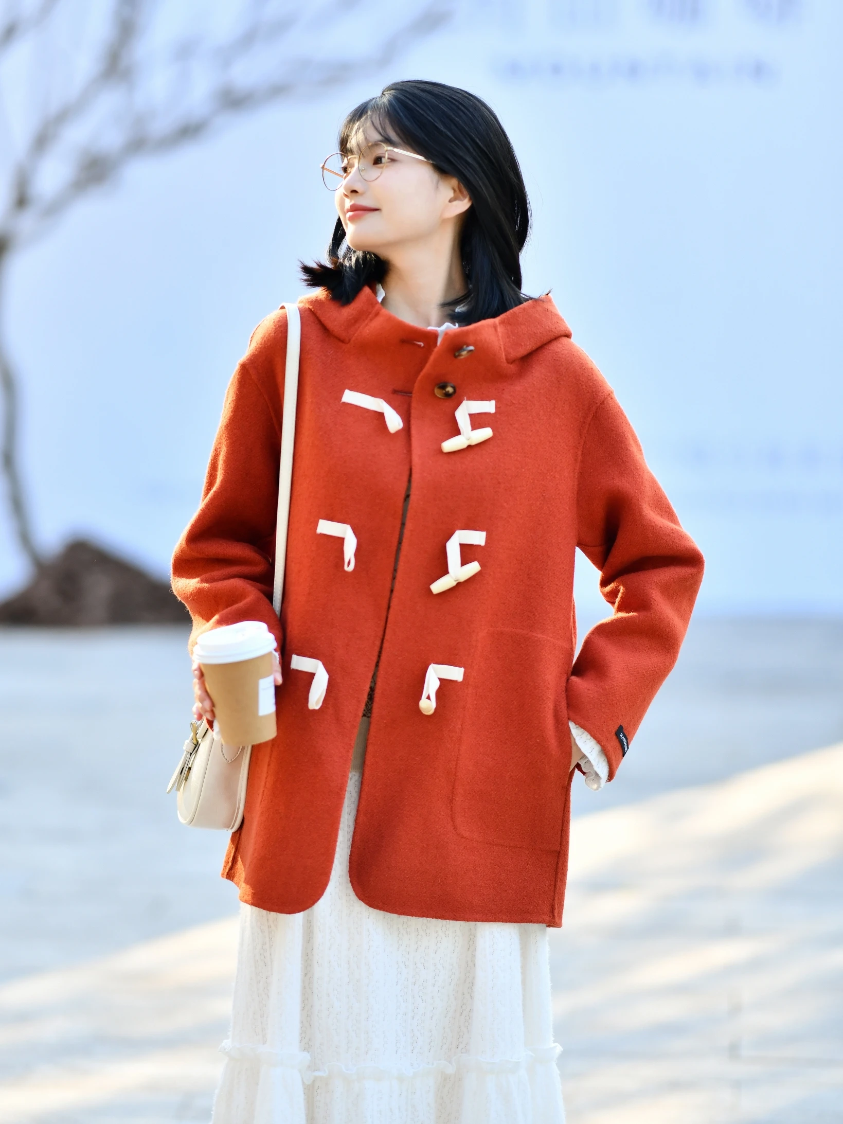 Оригинальный дизайн, зимнее двустороннее шерстяное пальто из камвольной шерсти, свободный крой, с капюшоном, осенне-зимнее, маленький размер, женское пальто
Оригинальный дизайн, зимнее двустороннее шерстяное пальто из камвольной шерсти, свободный крой, с капюшоном, осенне-зимнее, маленький размер, женское пальто