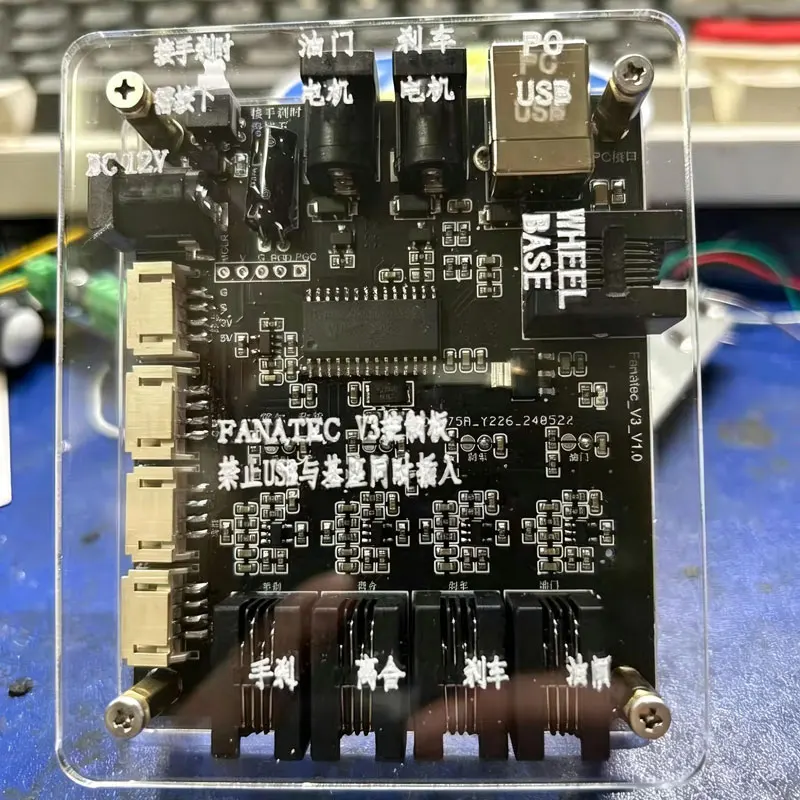 Блок управления педалями для симуляторов гонок Fanatec для PS5, эмуляторов и гоночных игр для ПК через USB (P-1000, P-2000)
Блок управления педалями для симуляторов гонок Fanatec для PS5, эмуляторов и гоночных игр для ПК через USB (P-1000, P-2000)