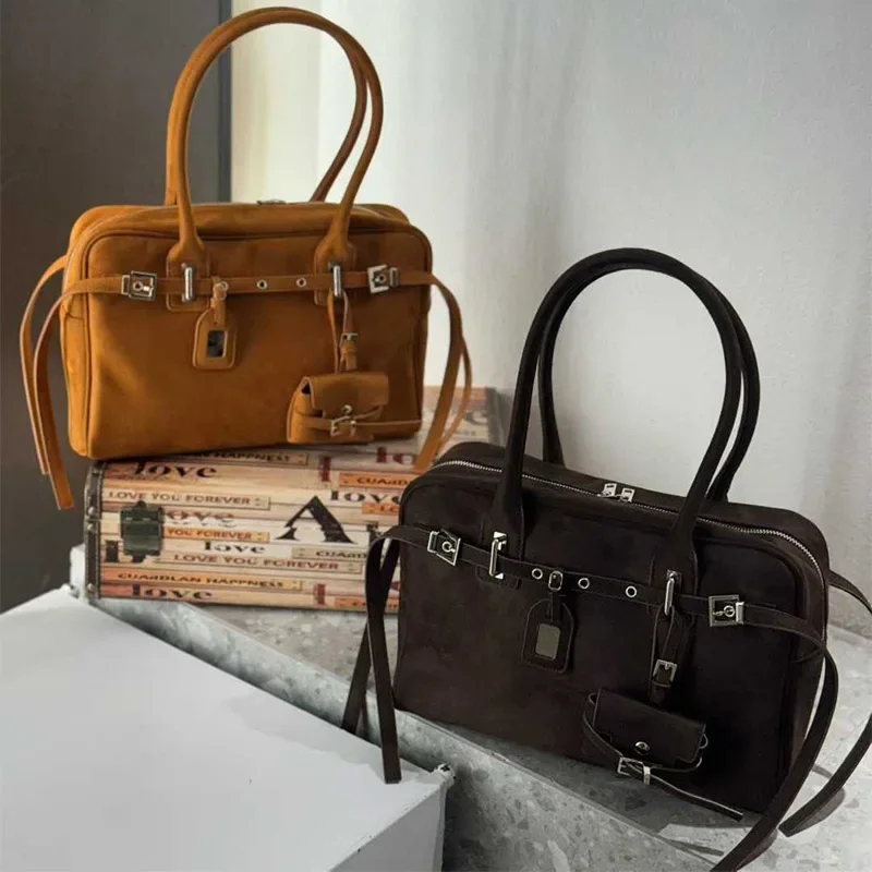 Корейская женская сумка через плечо в стиле ретро, высококачественная матовая сумка с пряжкой на ремне, новая простая сумка Boston большой вместимости для женщин
Корейская женская сумка через плечо в стиле ретро, высококачественная матовая сумка с пряжкой на ремне, новая простая сумка Boston большой вместимости для женщин
