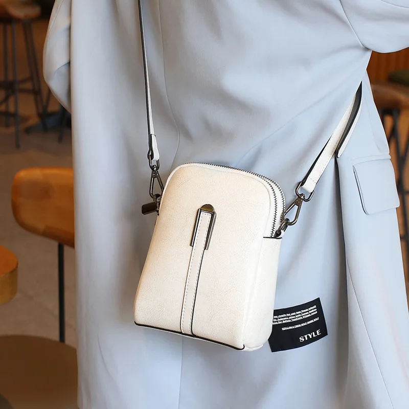 Summer Phone Bag Women's Oil Wax Cowhide Leather Crossbody Bag Fashionable and Casual Shoulder Bagladies' Small Shell Purse
Summer Phone Bag Women's Oil Wax Cowhide Leather Crossbody Bag Fashionable and Casual Shoulder Bagladies' Small Shell Purse