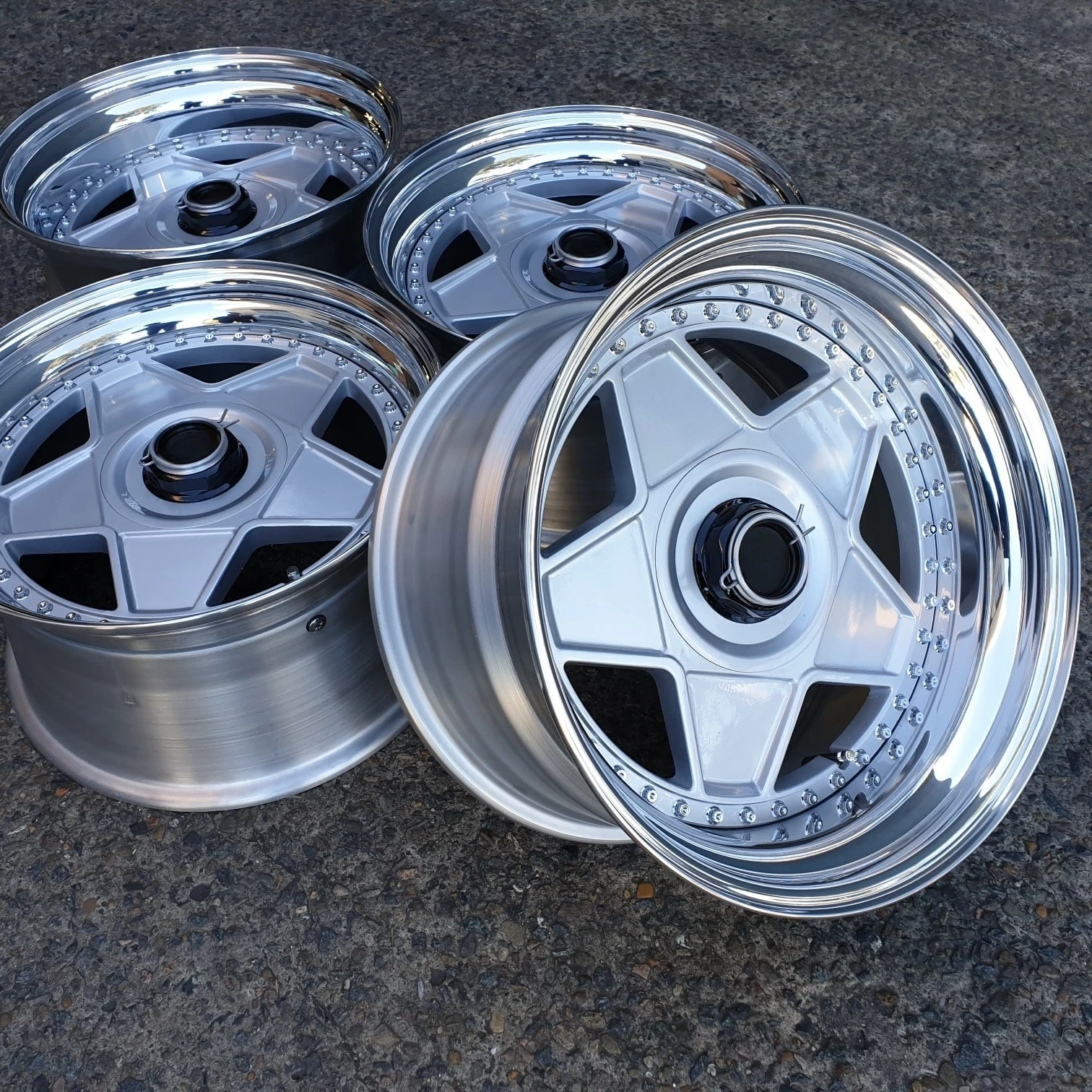 Bku 3 Piece 5x108 for Ferrari F40 F50 288 GTO Enzo LaFerrari F8 Tributo Forged Wheel 16 17 18 Inch Deep Dish Alloy Rim Classic
Bku 3 Piece 5x108 for Ferrari F40 F50 288 GTO Enzo LaFerrari F8 Tributo Forged Wheel 16 17 18 Inch Deep Dish Alloy Rim Classic