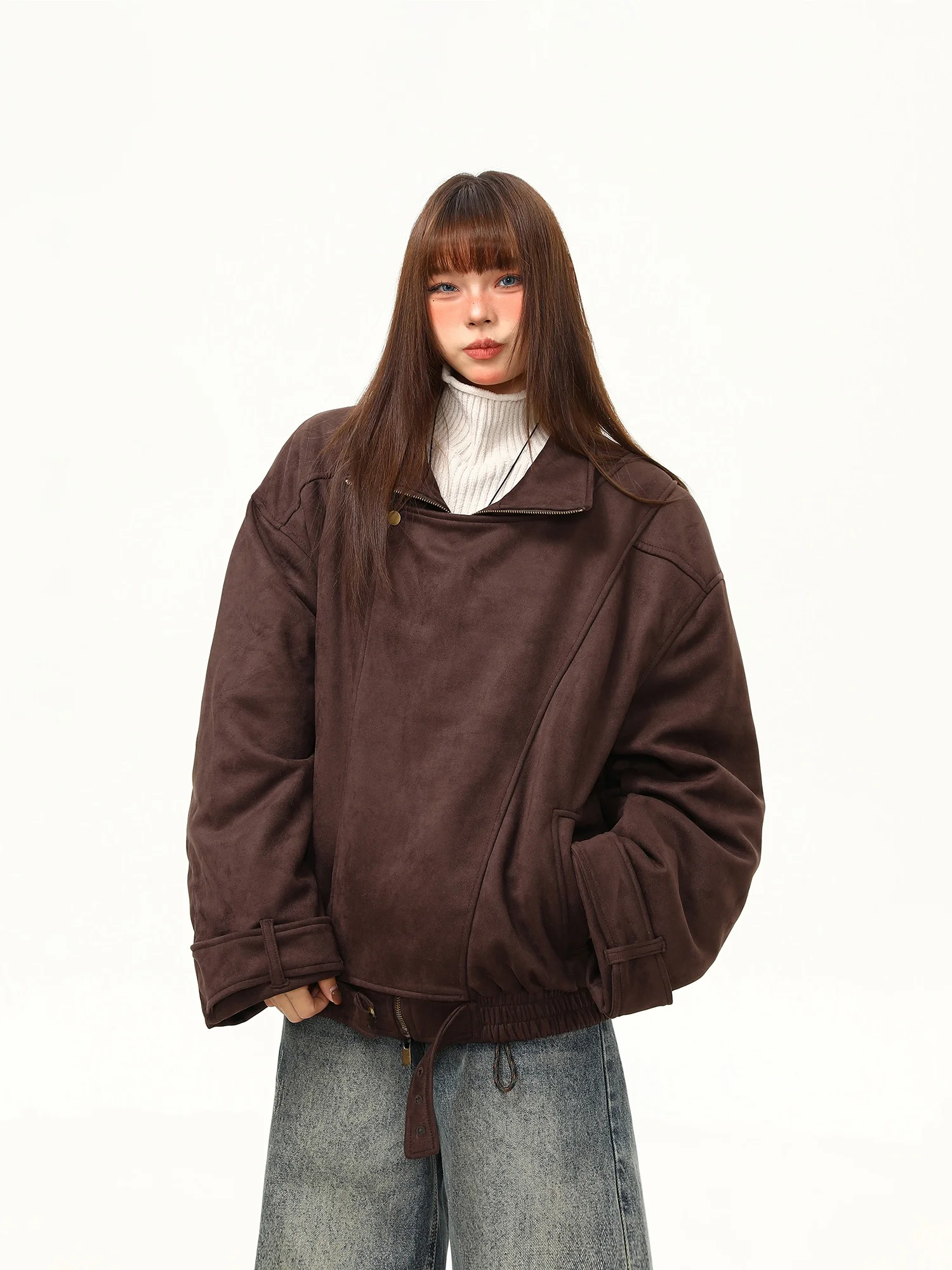 Мужская осенне-зимняя утепленная куртка из замши в американском уличном стиле с хлопковой подкладкой, воротником и застежкой-молнией
Мужская осенне-зимняя утепленная куртка из замши в американском уличном стиле с хлопковой подкладкой, воротником и застежкой-молнией