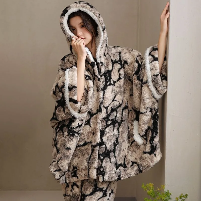 Новый утепленный пижамный комплект с высокой граммовой весом, женский осенне-зимний комплект из кораллового флиса, теплый комплект одежды для дома
Новый утепленный пижамный комплект с высокой граммовой весом, женский осенне-зимний комплект из кораллового флиса, теплый комплект одежды для дома