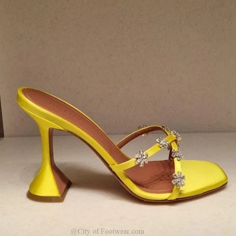 Crystal-embellished Flowers Mules Satin Women's Summer New in Open Toe High Heels Leather Slippers Luxury Designers Party Shoes
Crystal-embellished Flowers Mules Satin Women's Summer New in Open Toe High Heels Leather Slippers Luxury Designers Party Shoes