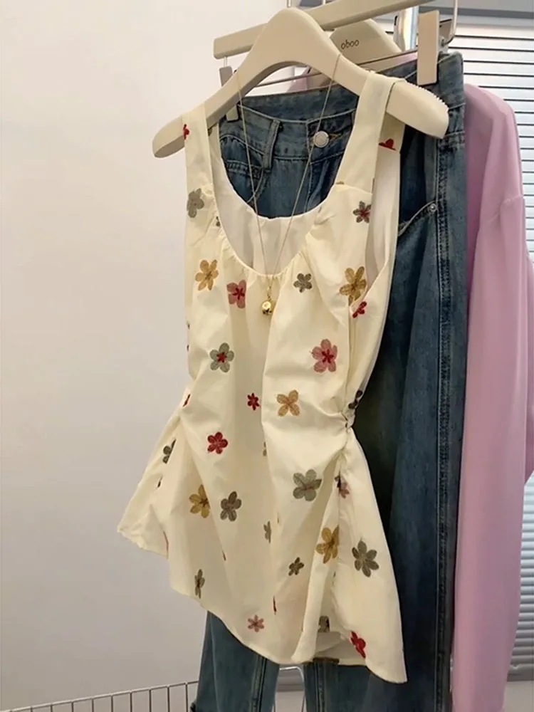Sweet anti-aging flower embroidered vest for women in summer 2025 new casual style versatile and slimming short top
Sweet anti-aging flower embroidered vest for women in summer 2025 new casual style versatile and slimming short top